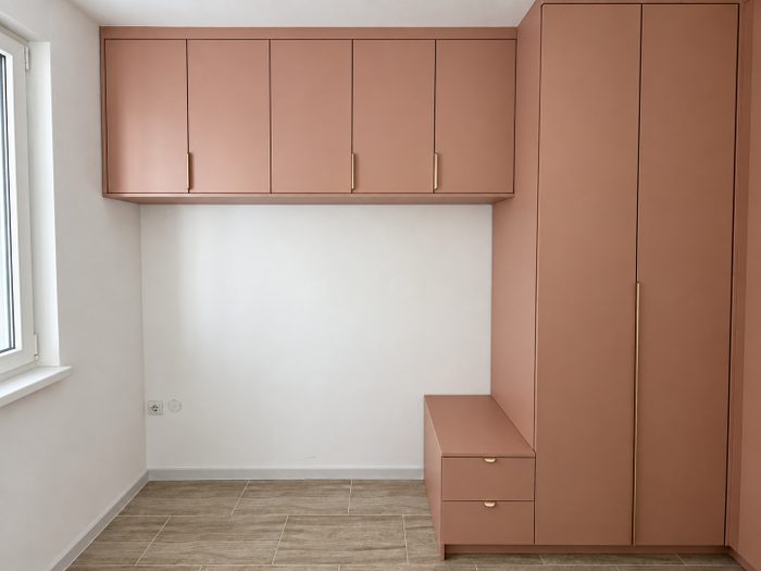 Spavaća soba u Native Pink dekoru, Sobe i plakari po mjeri, izradila Adaptiva