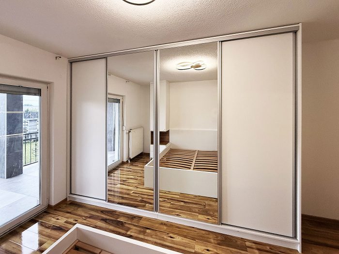 Spavaća soba sa kliznim plakarom, Sobe i plakari po mjeri, izradila Adaptiva